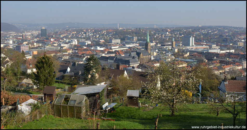 Hier ergeben sich sehr schöne Ansichten über die Großstadt Hagen (Blickrichtung Innenstadt und Hengsteysee)