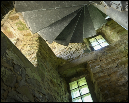 Treppenhaus in einem Turm