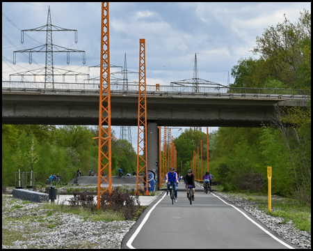 Bahntrassenradweg und ehemalige Strommasten