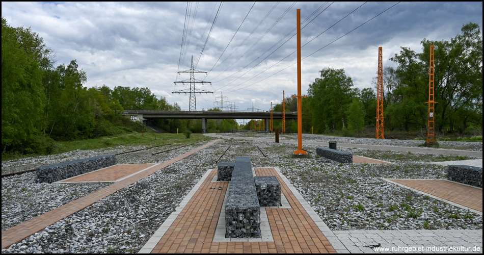 Alte Schienen entlang der Trasse im AktivLinearPark