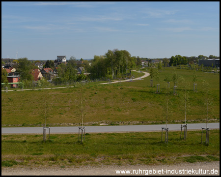 Blick vom Aussichtshügel auf das ehemalige Zechengelände