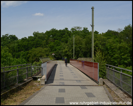 Brücke über die Hamm-Osterfelder Bahn (Blick zurück)