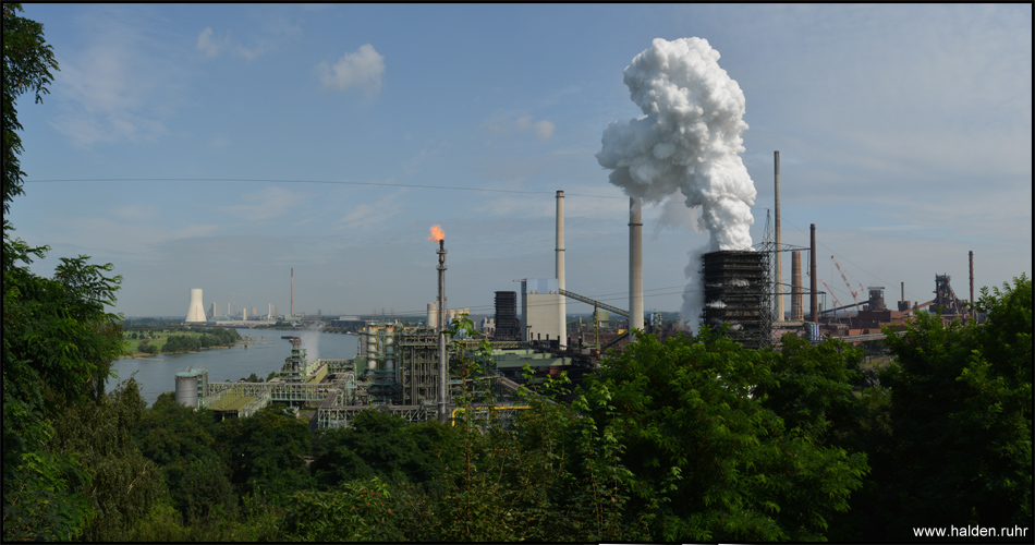 Blick vom nördlichen Aussichtspunkt auf die Kokerei Schwelgern