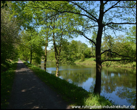 Alte Fahrt mit Wasser auf dem Weg zur Lippebrücke (Blick zurück)