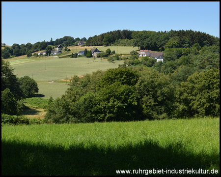 Berg- und Talaussichten in der Elfringhauser Schweiz