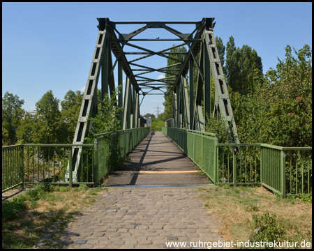 Stahl-Fachwerkbrücke an der Zeche Carl in Essen
