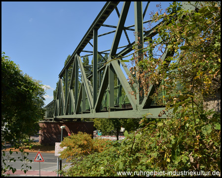 Alte Eisenbahnbrücke, heute über die Wilhelm-Nieswandt-Allee