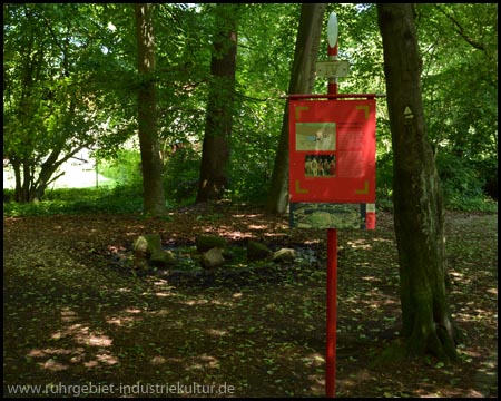 Station IV mit der Germanischen Viehtränke im Wald