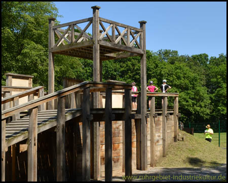 Holz-Erde-Mauer