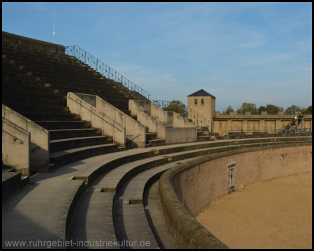 Zuschauerränge und Arena