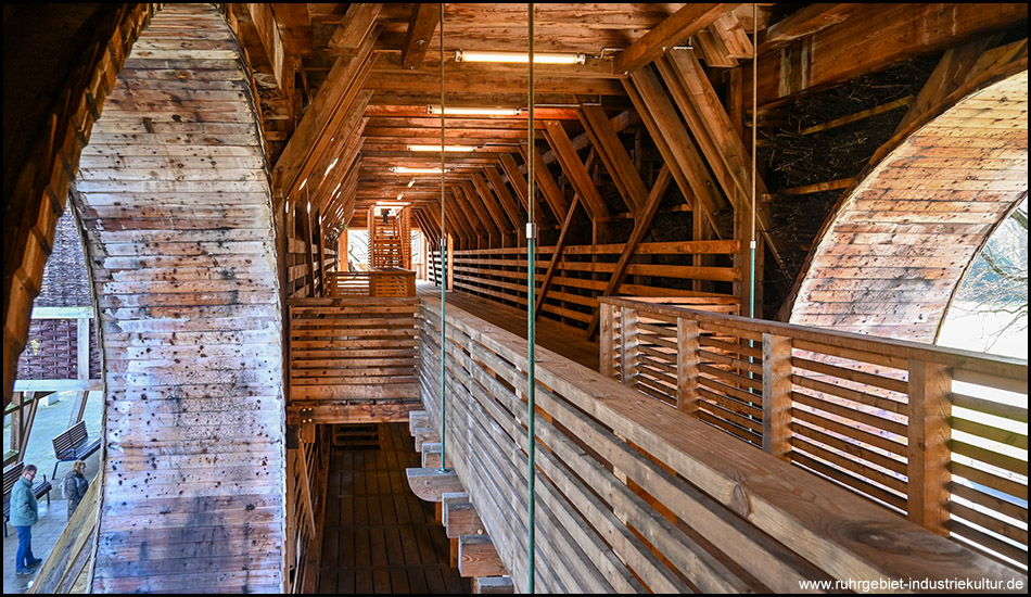 Im Innern des Gradierwerks in Bad Sassendorf