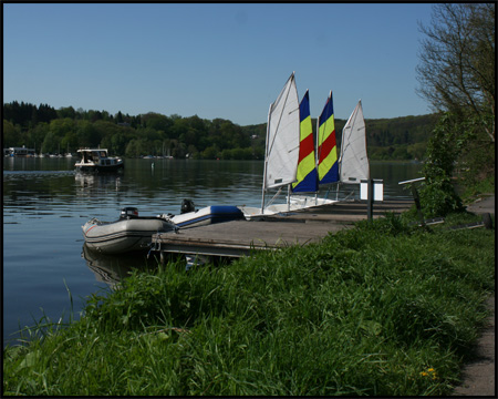 Still ruht der Baldeneysee in der Nähe des Seaside Beach