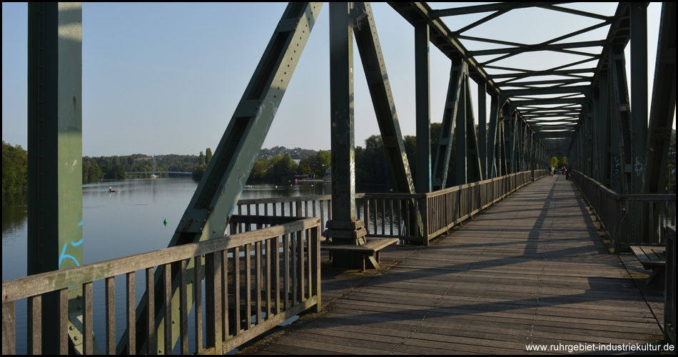 Eisenbahnbrücke Kupferdreh über die Ruhr und den Baldeneysee