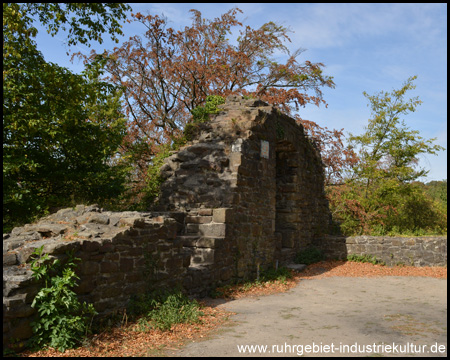 Mauerreste der Ruine Neu-Isenburg