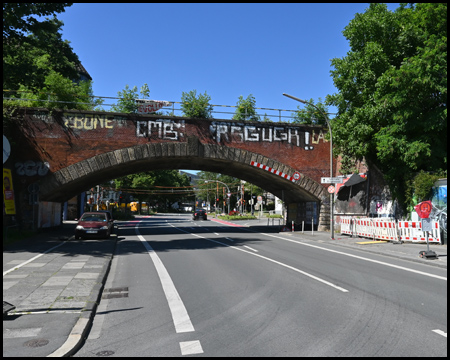 Brücke der Bahnstrecke über die Weißenburger Straße