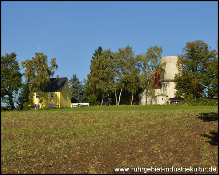 Rundes Luftschachtgebäude des Wetterschachts