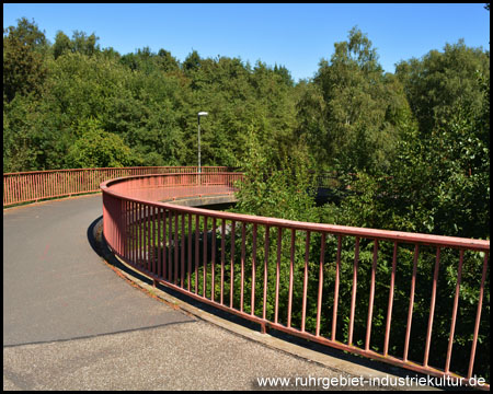 Fußgängerbrücke über die S-Bahn