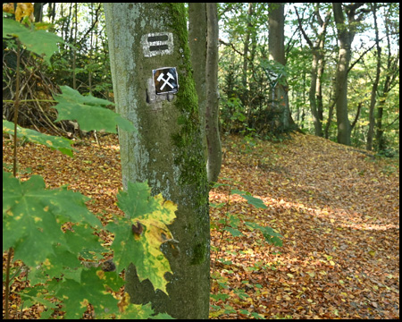 Wanderwege-Zeichen Schlägel und Eisen