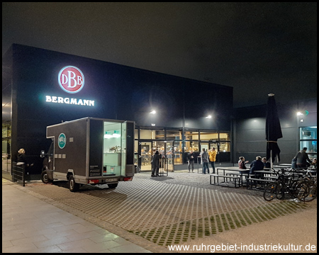 Stehbierhalle und Food-Truck