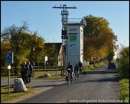 Ausgangspunkt NaturForum Bislicher Insel mit Aussichtsplattform auf dem Trafoturm 