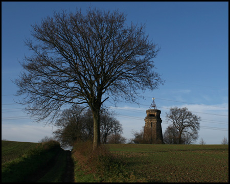 Feldweg unterhalb des Bismarckturms