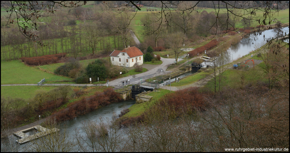 Schleuse Blankenstein vom südlichen Berghang an der Ruhr gesehen