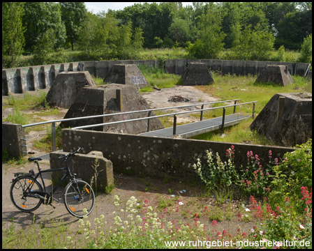 Fundament eines ehemaligen Kühlturms