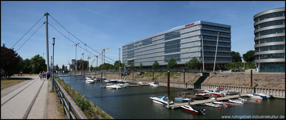 Buckelbrücke im Innenhafen von Duisburg