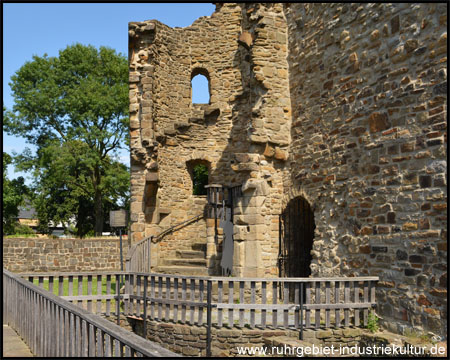 Zugang zum Turm in einem alten Treppenhaus