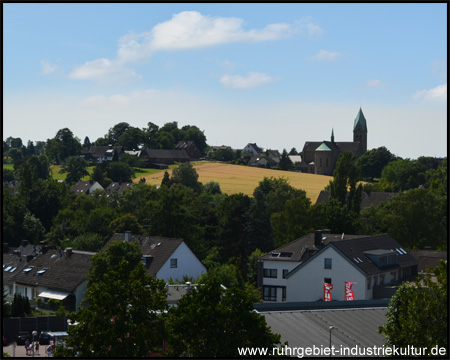 Hochgelegene Herz-Jesu-Kirche in Burgaltendorf