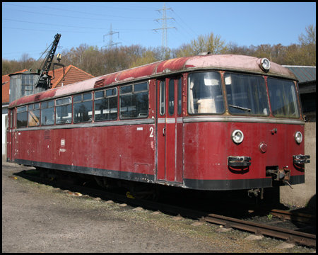 Ein abgestellter Schienenbus-Beiwagen