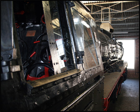Blick vom Führerstand einer Dampflok der Baureihe 01