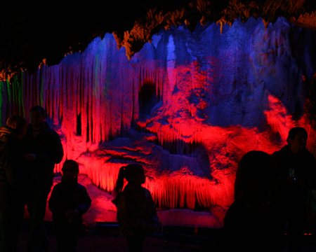 Orgelgrotte mit hunderten von "Orgelpfeifen"