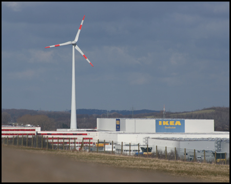 Windrad am IKEA-Logistikzentrum bei Niedernette