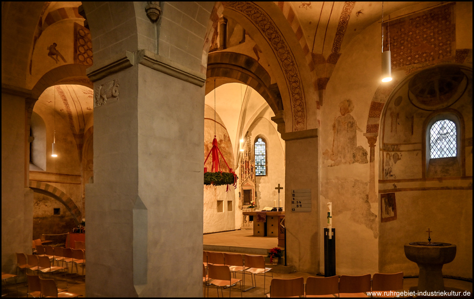 Innenraum der Stiepeler Dorfkirche in Bochum