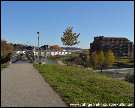 An der ehemaligen Trogbrücke über die Faßstraße (Blick zurück)