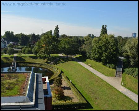 Aussicht in den Park und zum Gasometer Oberhausen