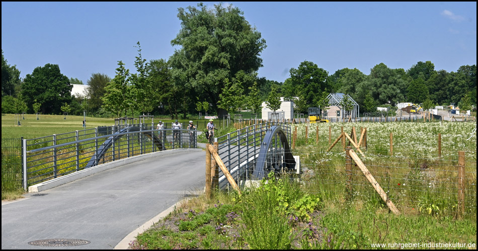 Brücke des Emscherwegs über den Suderwicher Bach am Emscherland in Castrop-Rauxel