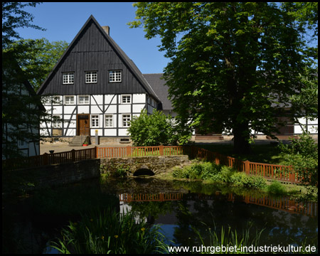 Quellteich auf dem Gelände des Emscherquellhofes