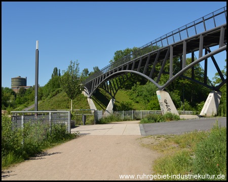 Der Emschersteg-Ost, Viadukt auf einem neuen Taleinschnitt