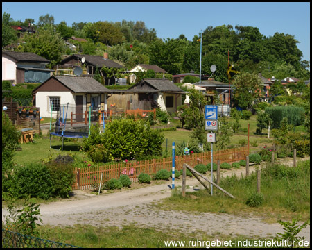 Idyllische Kleingartenanlage Im Wiesengrund hinter der Brücke