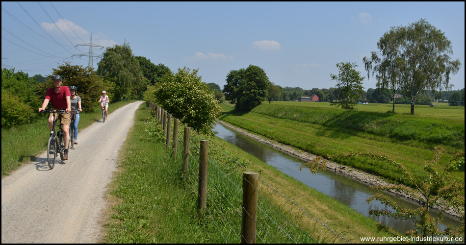 Noch ist der Fluss in diesem Abschnitt begradigt, aber es ist jetzt schon schön, hier entlang zu fahren.