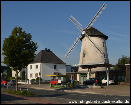 Mühle an alter Tankstelle in Holten