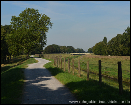 Wegeverlauf hoch auf dem Deich