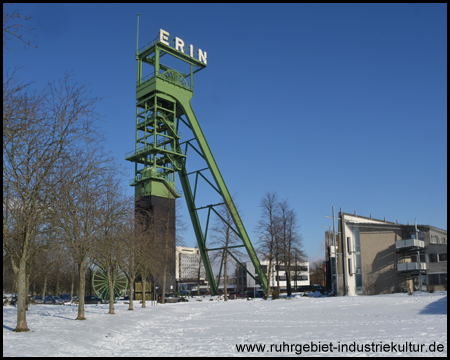 Förderturm im Schnee