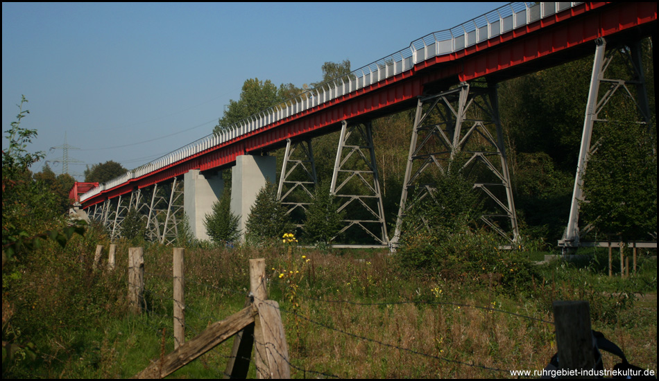 Ein Teil der ca. 345m langen Pfeilerbrücke