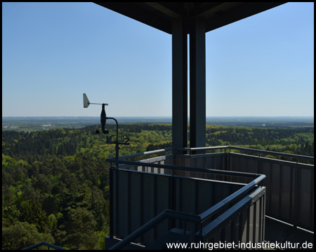 Aussichtsplattform mit Fernblick und Windmesser