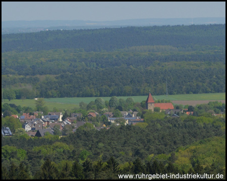 Blick zurück nach Flaesheim zur Kirche