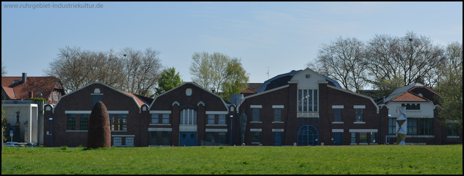 Industriedenkmal Flottmann-Hallen, ganz links das historische Werkstor von 1898