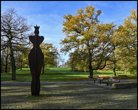 Fredenbaumpark mit Skulptur